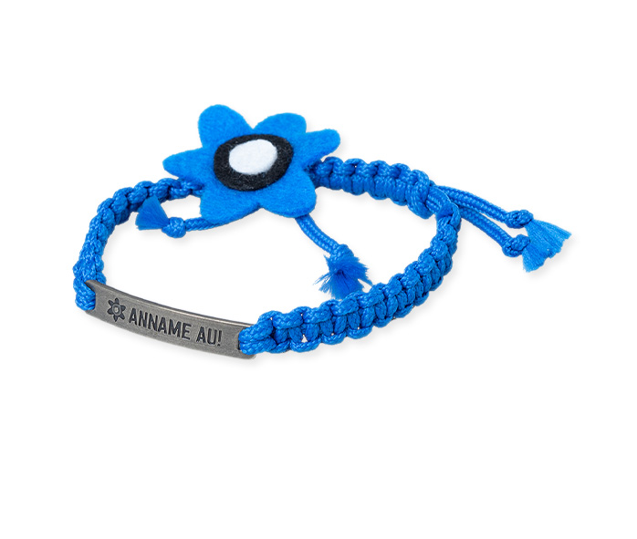 Punutud käepael koos lillega