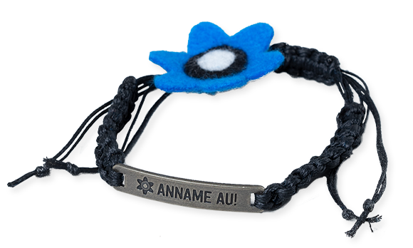 Punutud käepael koos lillega