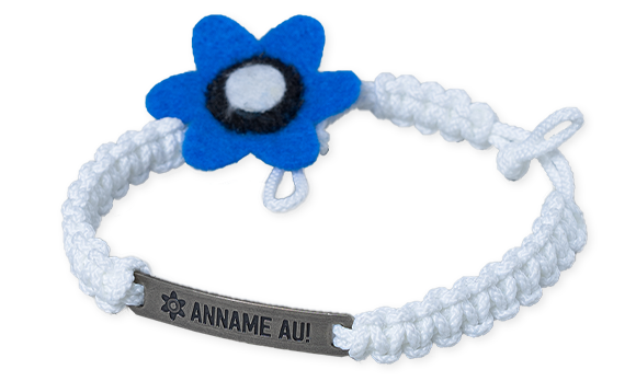 Punutud käepael koos lillega